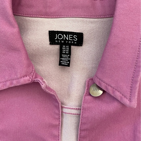 Jones New York Women's sizeXS Pink Lotus Button Denim Jacket with Fringe Epaulet - Picture 12 of 14